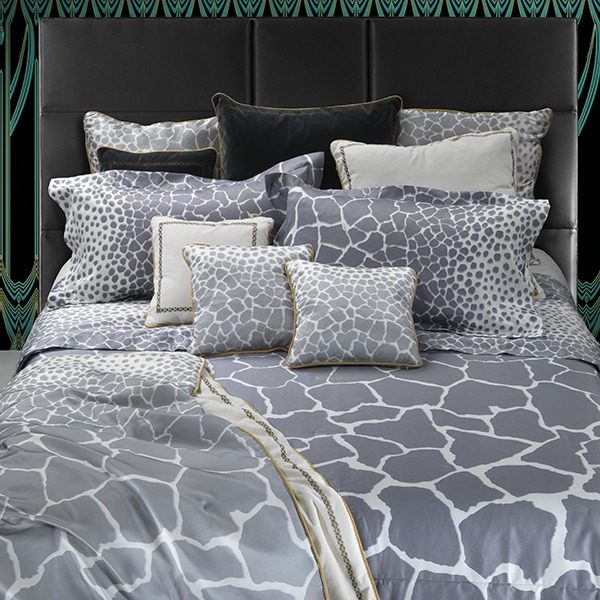 Image of Roberto Cavalli Jerapah King Duvet Cover Set in Grey and White
